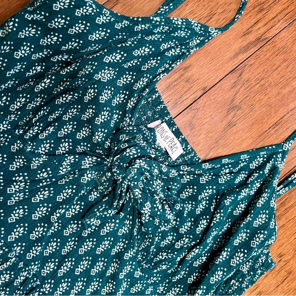 Patrons of Peace Tops | Green crop top - Picture 2 of 3